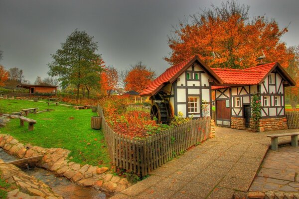 Petite maison sur fond de paysage d automne