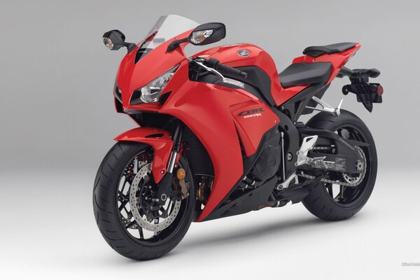 Czerwony motocykl sportowy cbr1000rr Honda