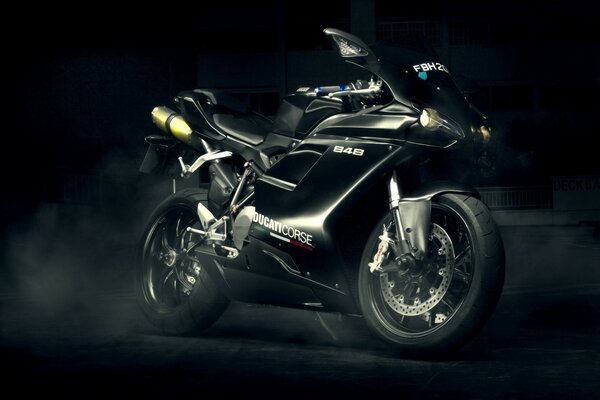 Moto de sport ducati noir