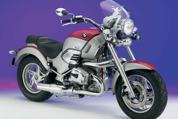 Motocykl szaro czerwony BMW