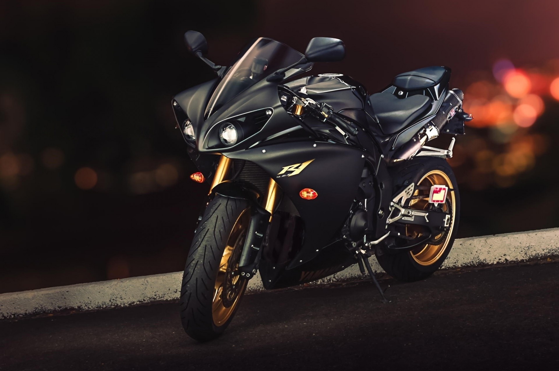 yzf-r1 yamaha noir avant