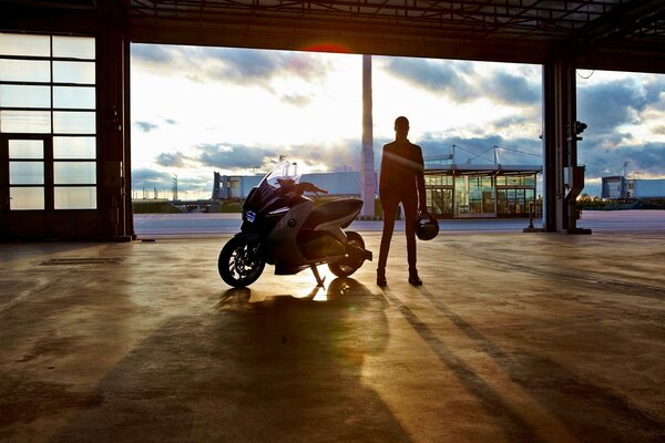 Photo couleur moto Racer avec casque