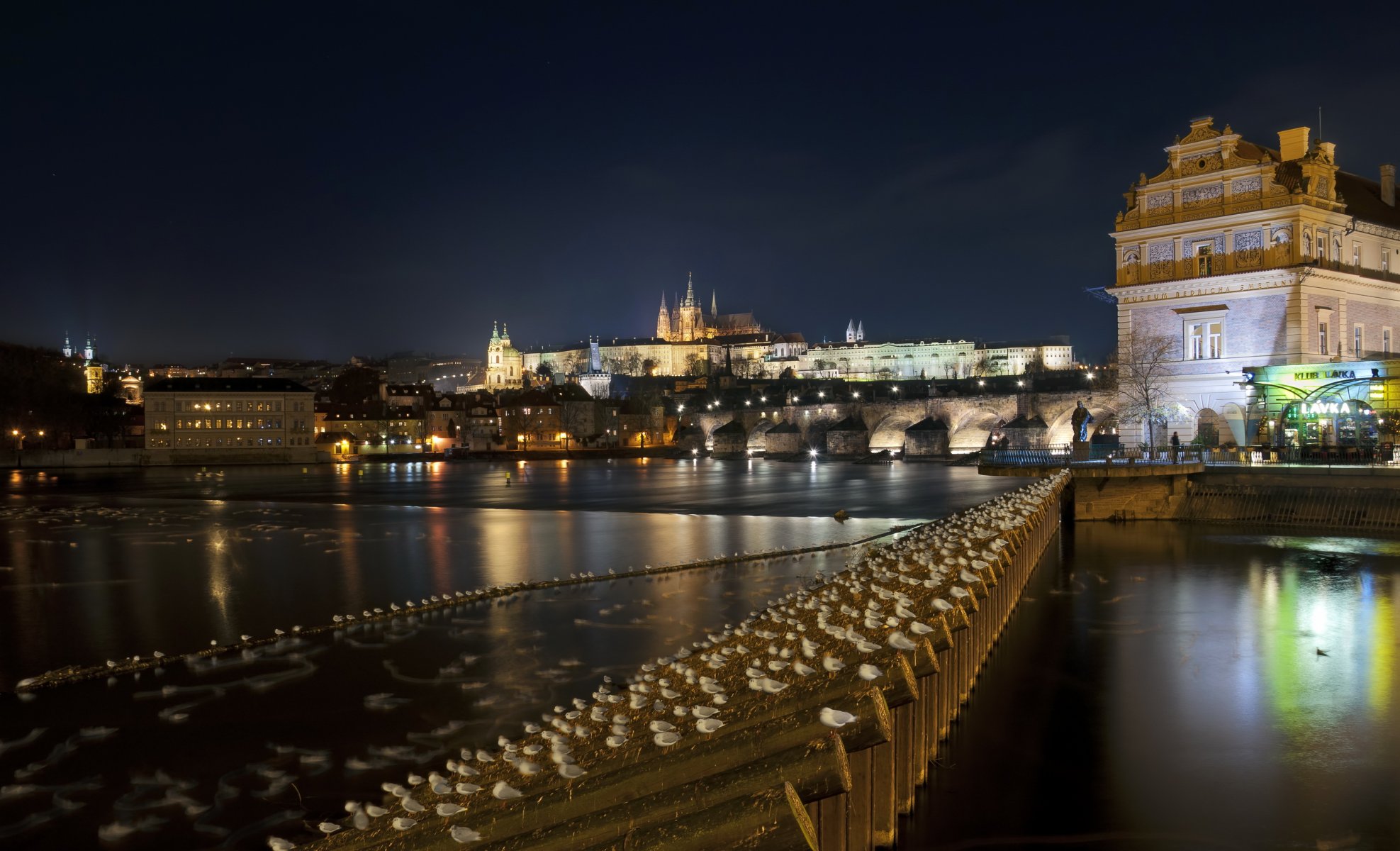 ciudades checo república praga noche república checa río casas arquitectura iglesia