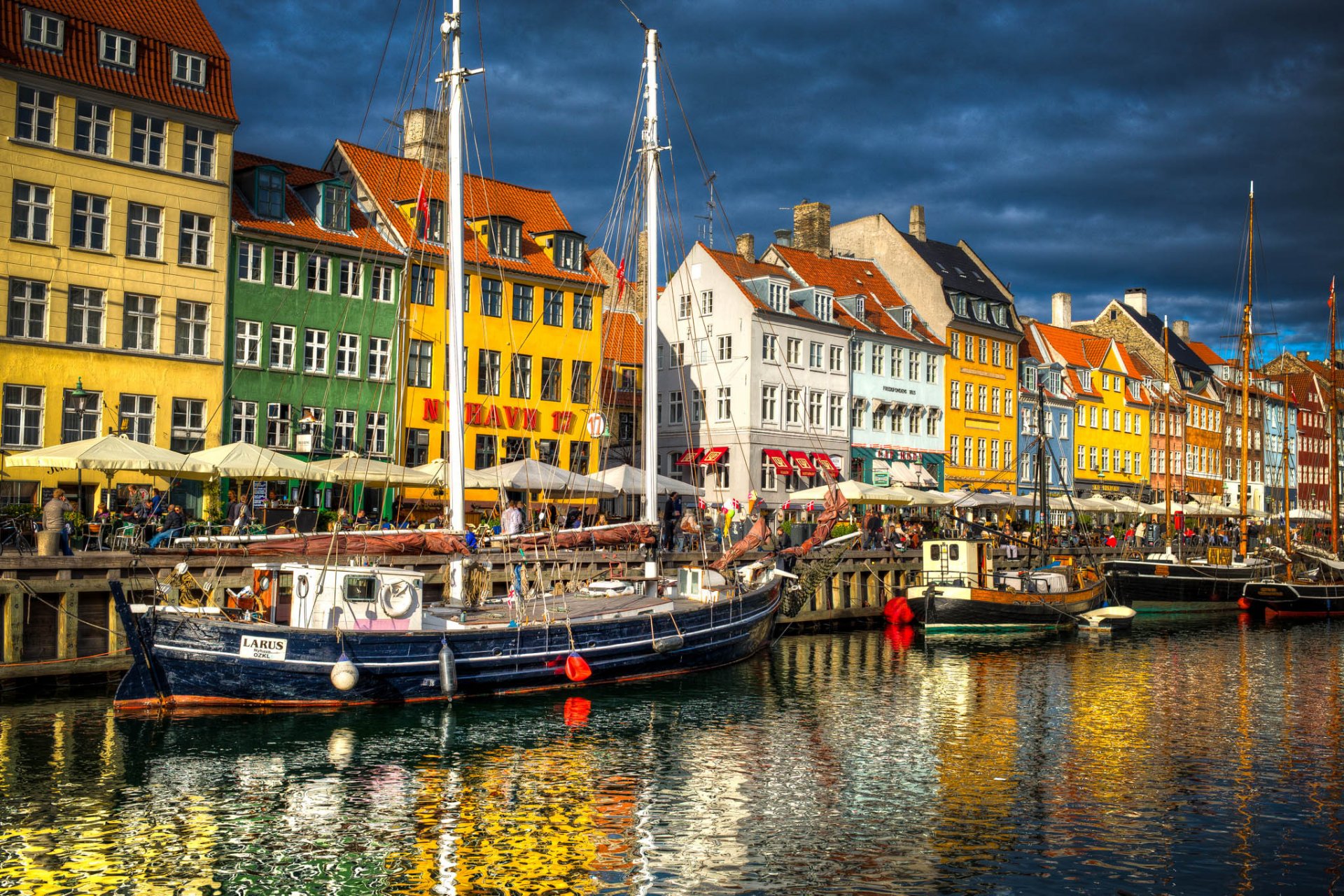 nyhavn new harbor kopenhagen dänemark nyhavn neuer hafen kanal promenade schiffe gebäude