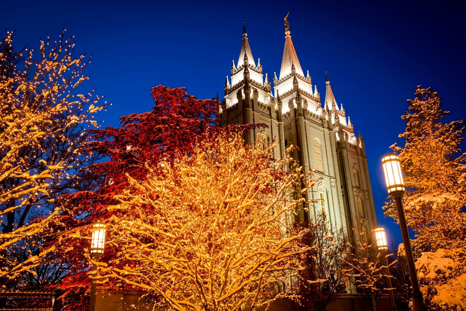 utah temple square salt lake city usa stany zjednoczone ameryki noc miasto plac kościół zima wakacje drzewa światła girlandy latarnie światło