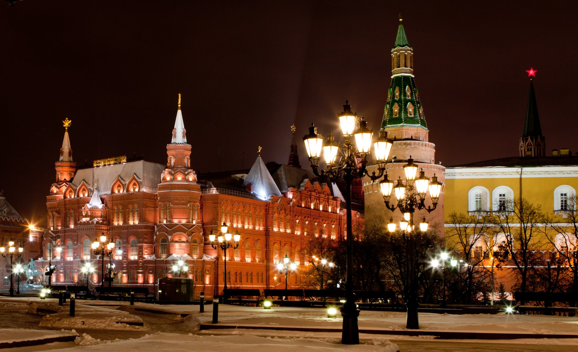 ville moscou nuit place rouge kremlin musée tours lanternes hiver lumières