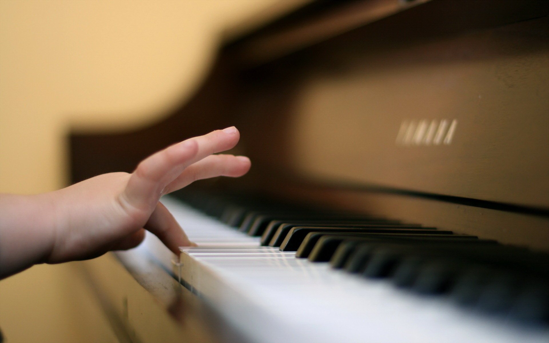 music piano hand