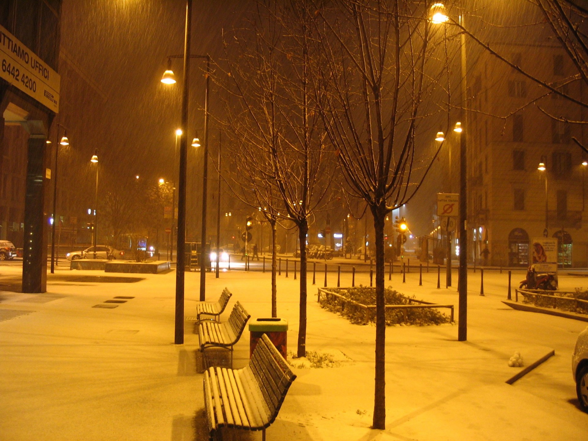 italien mailand nacht bank lichter schnee stadt foto