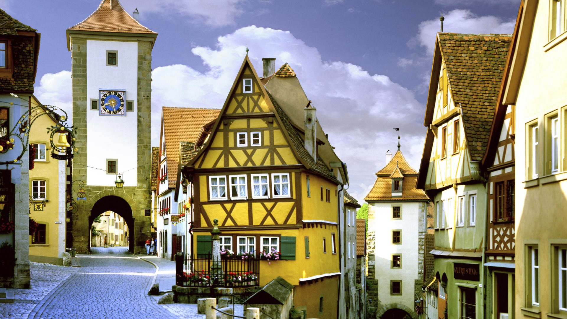 rothenburg allemagne bavière ciel maison rue porte tour horloge