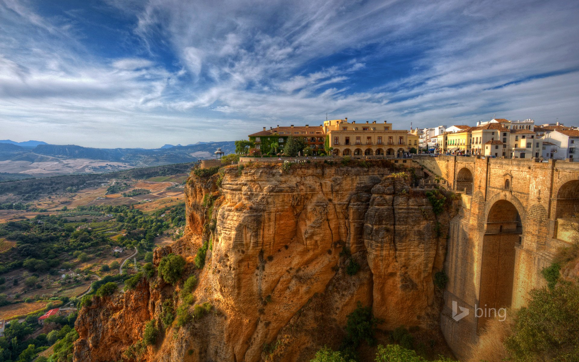 ronda málaga spanien landschaft felsen häuser himmel brücke