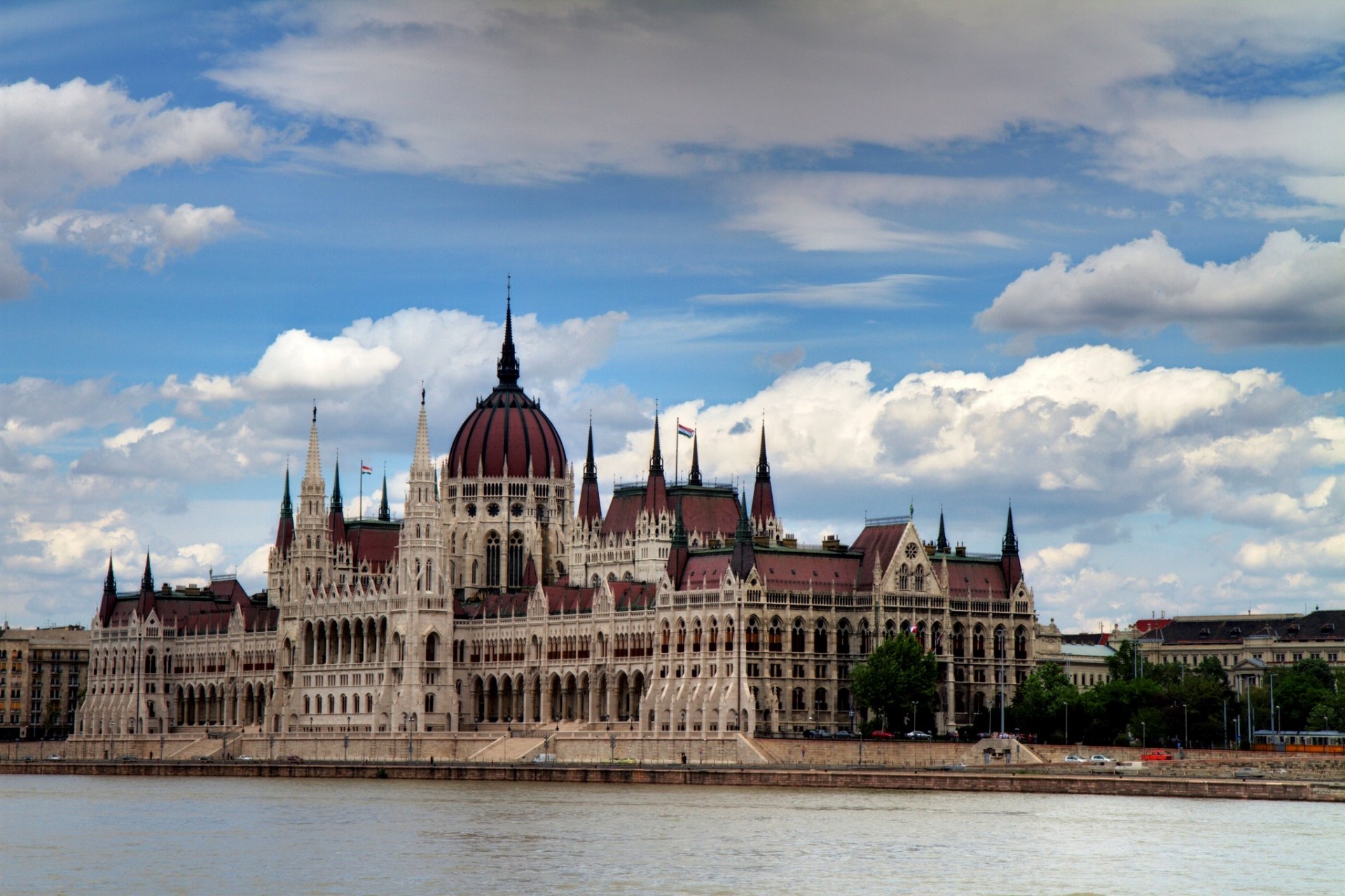 węgry magyarország budapeszt miasto parlament budynek niebo chmury rzeka dunaj