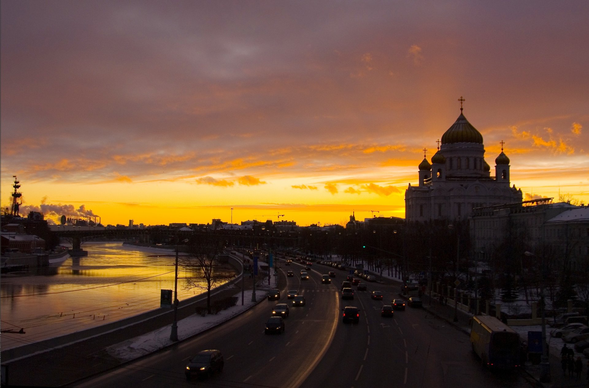 abend sonne sonnenuntergang fluss uferpromenade christus-erlöser-kirche moskau