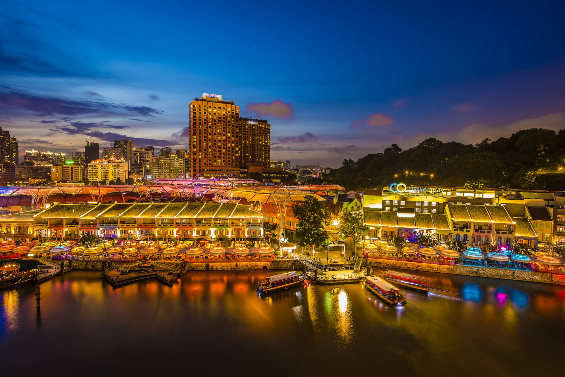 singapore asia città notte baia molo case grattacieli edifici luci retroilluminazione