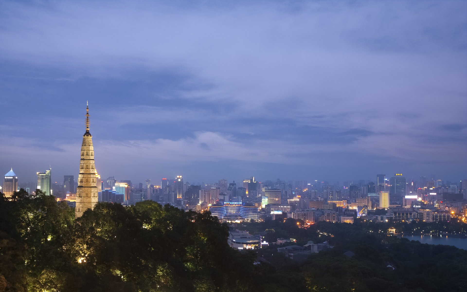 chiny hangzhou chrl miasto wieczór budynki domy światła oświetlenie podświetlenie panorama