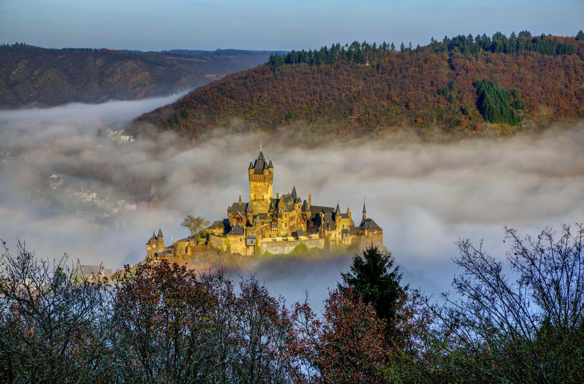 château allemagne reichsburg cochem brouillard ville photo