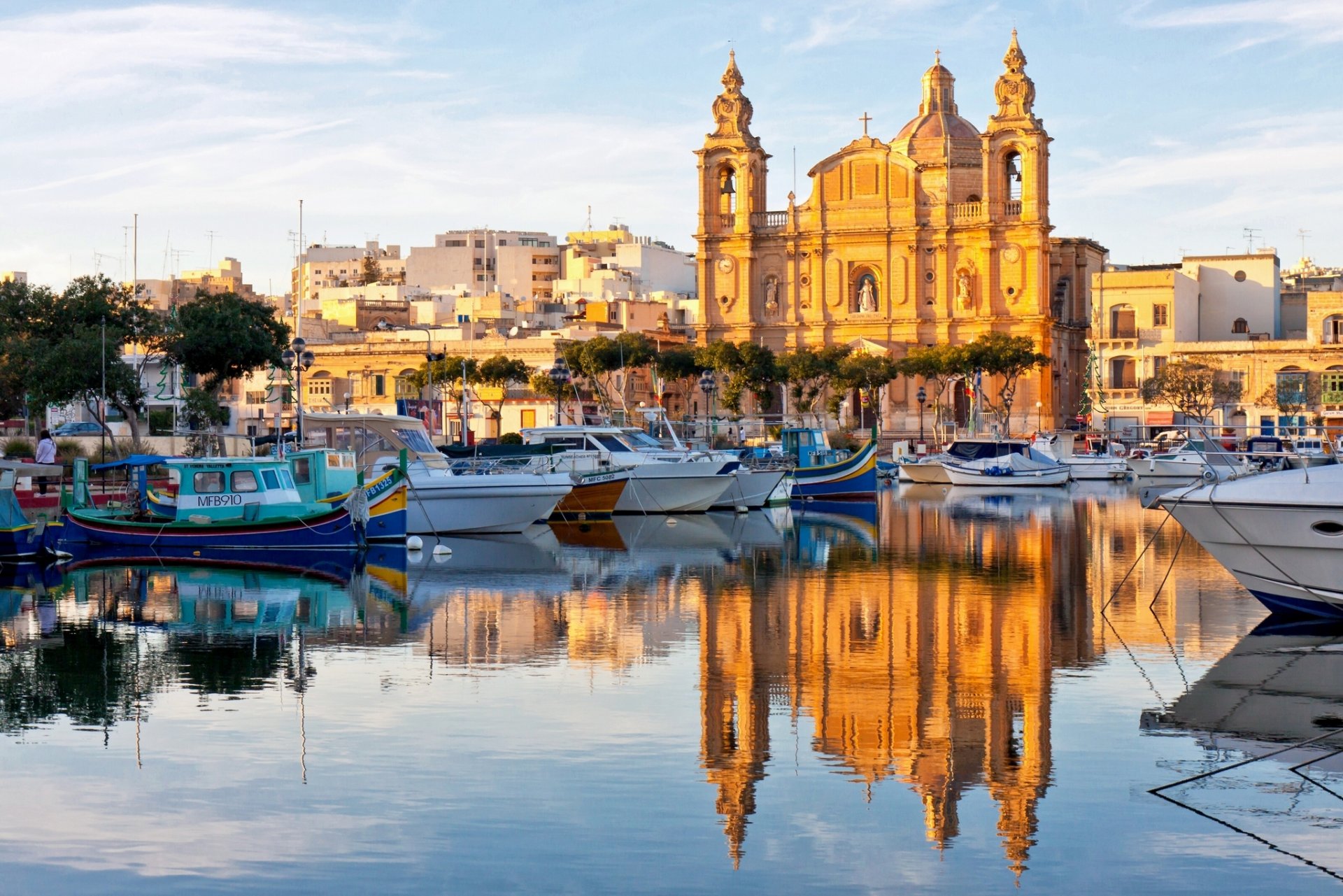 valletta malta port katedra odbicie łodzie łodzie