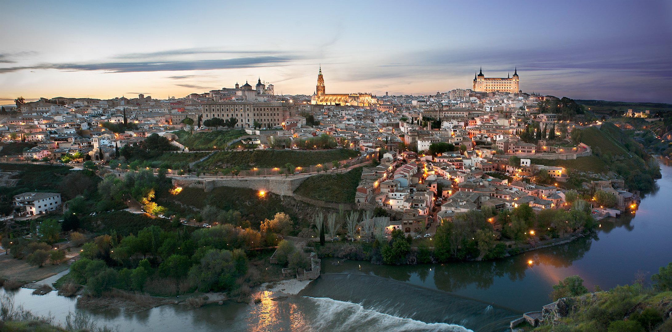 toledo hiszpania krajobraz niebo wieczór światła rzeka domy zamek