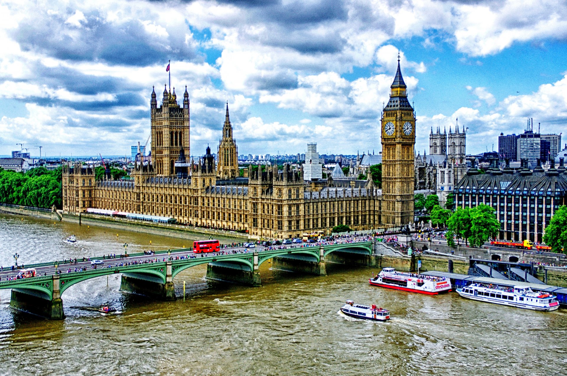 pałac westminsterski big ben londyn most westminsterski nabrzeże tamizy statki wycieczkowe