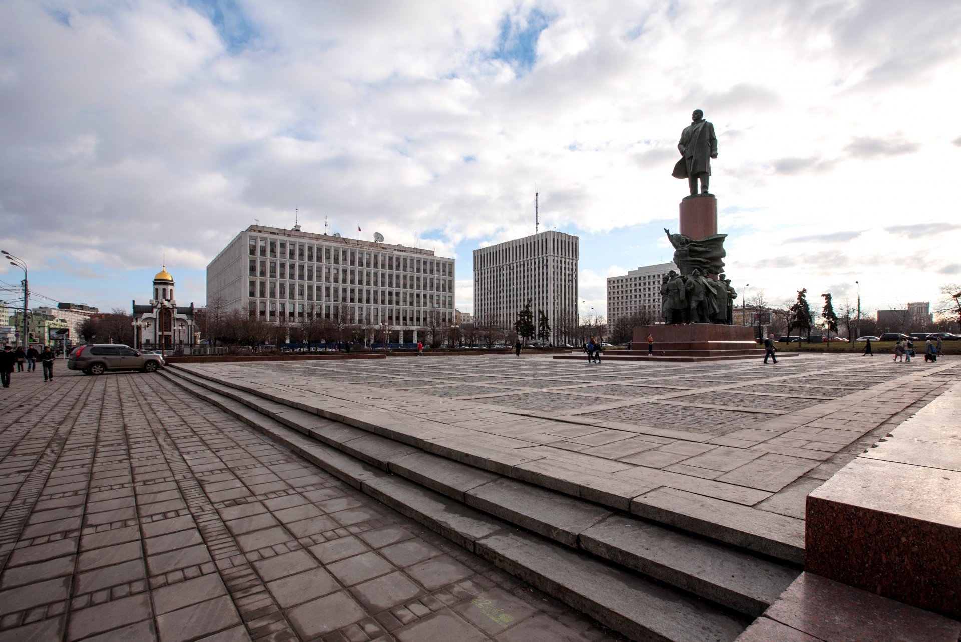 moscou oktyabrskaya kalouga place église-chapelle de l icône de la mère de dieu kazan bâtiment du ministère de l intérieur de la fédération de russie bâtiment du ministère de la justice de la fédération de russie monument à v. i. lénine