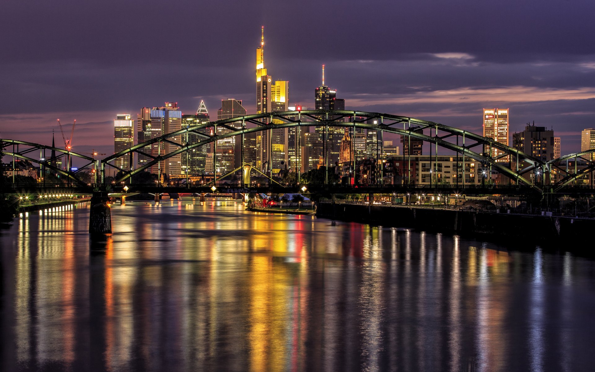 frankfurt alemania frankfurt am main ciudad nocturna río puente