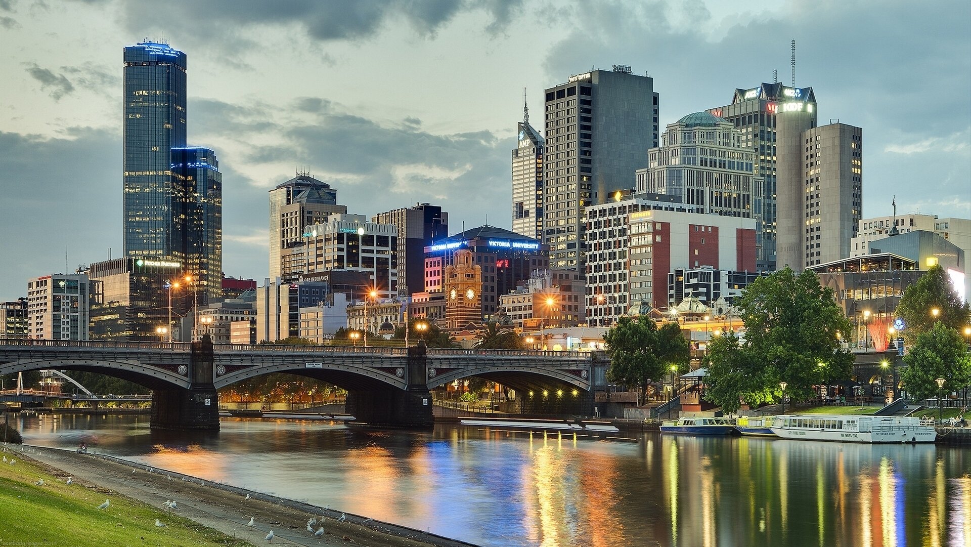 melbourne australien yarra river fürstenbrücke yarra river brücke promenade gebäude