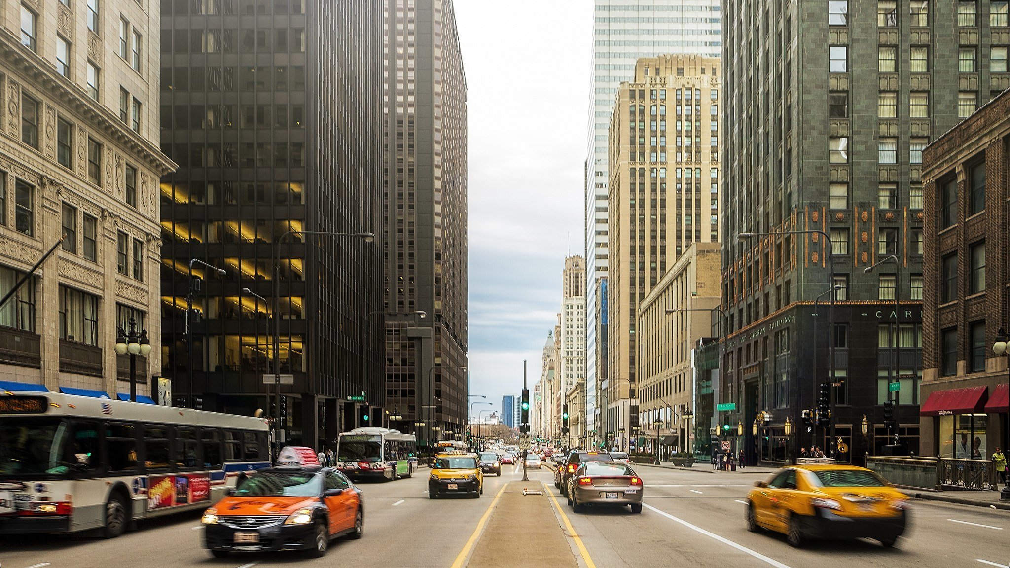 chicago amerika usa gebäude wolkenkratzer hochhäuser verkehr straße autos menschen mitte