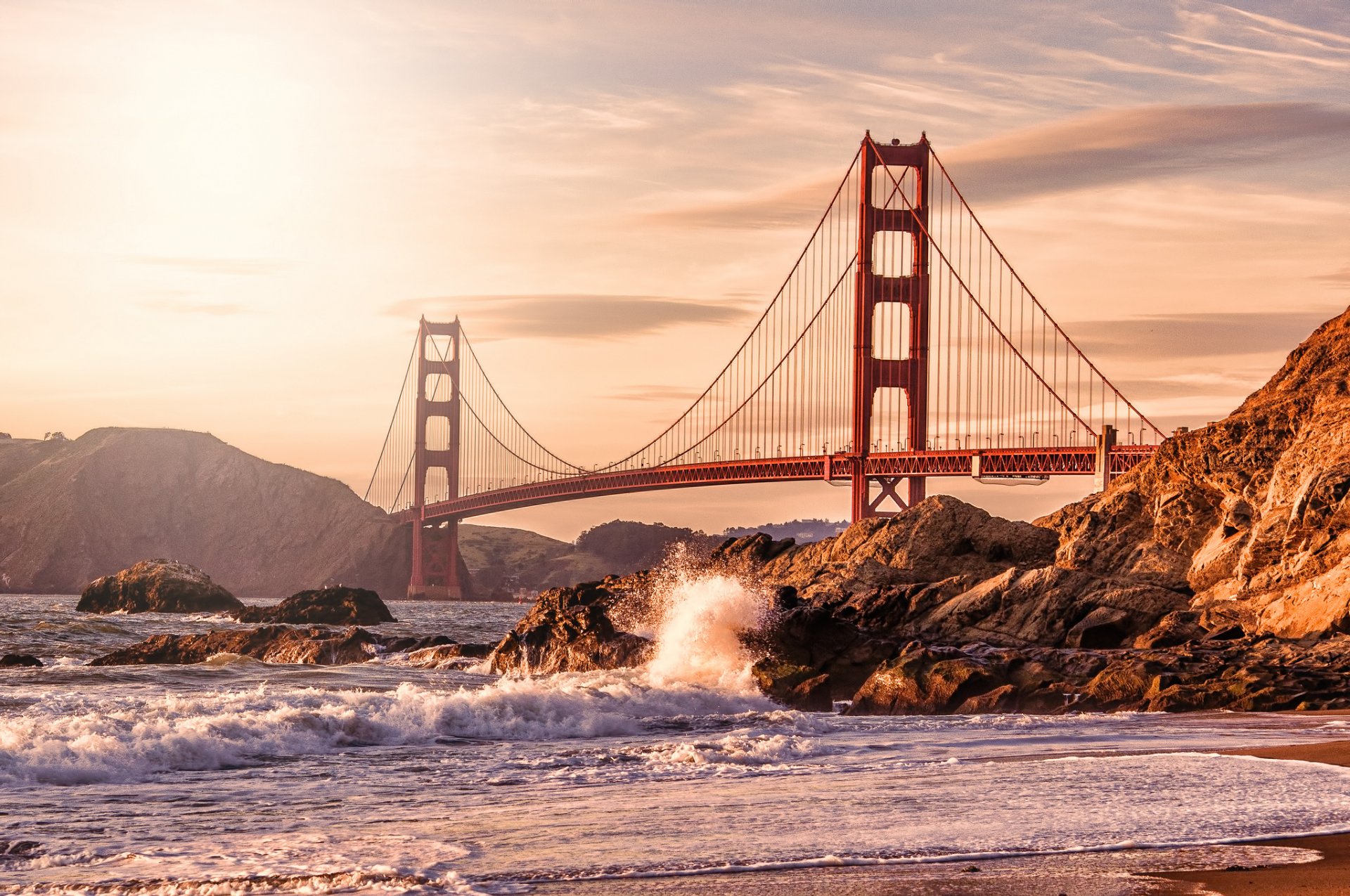 usa stadt san francisco brücke goldenes tor felsen steine ufer wellen spritzer strand