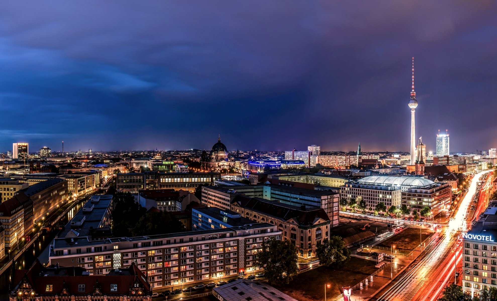 berlín alemania ciudad capital panorama berliner house catedral de berlín torre de televisión iluminación camino exposición luces casas edificios calles