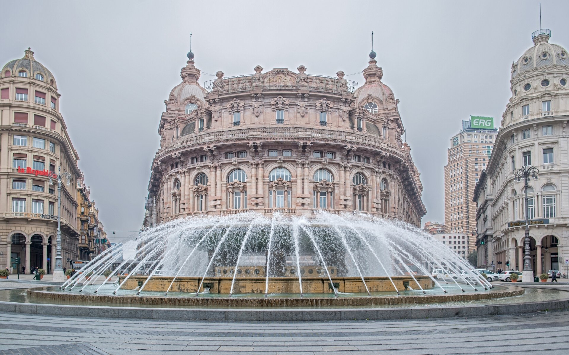 genua włochy fontanna plac budynki