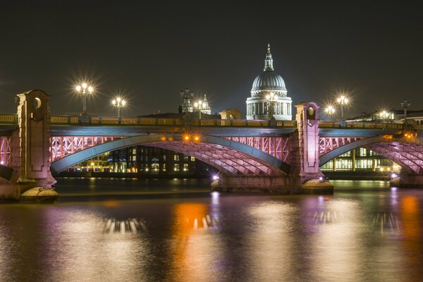 Красивый мост в Лондоне