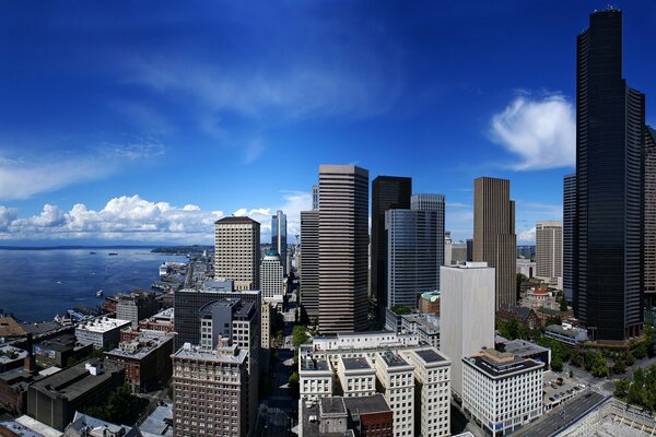 Seattle Wolkenkratzer unter dem Himmel mit Wolken