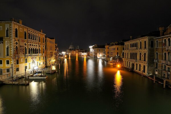 Viaje a Italia Venecia nocturna