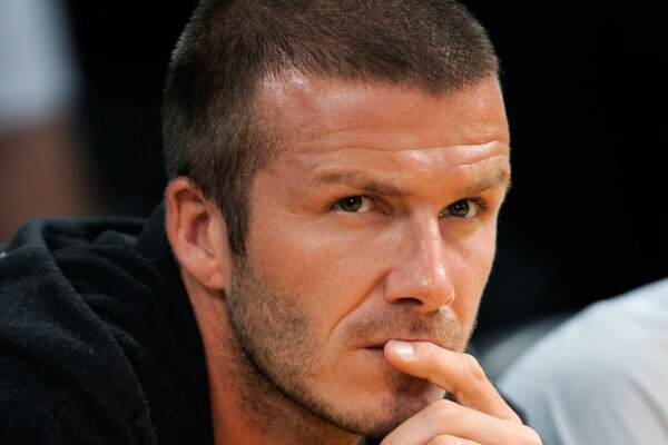 David Beckham verfolgt das Spiel in seiner Jugend