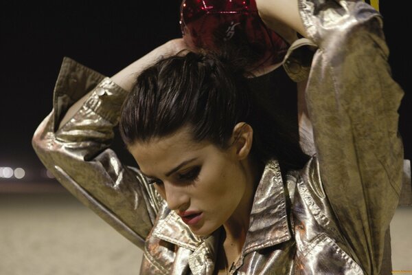 Isabeli Fontana ties her hair in a bun