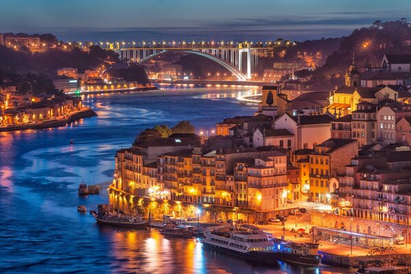 Noche en la ciudad portuaria