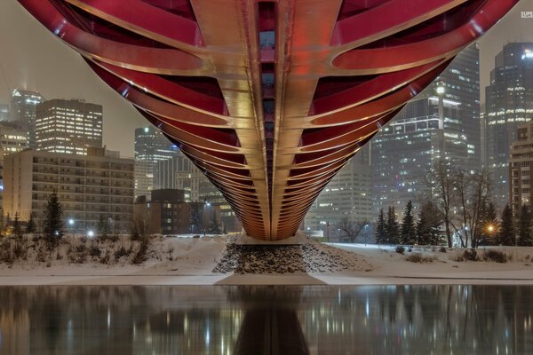 Brücke über den Fluss Lichter der Stadt