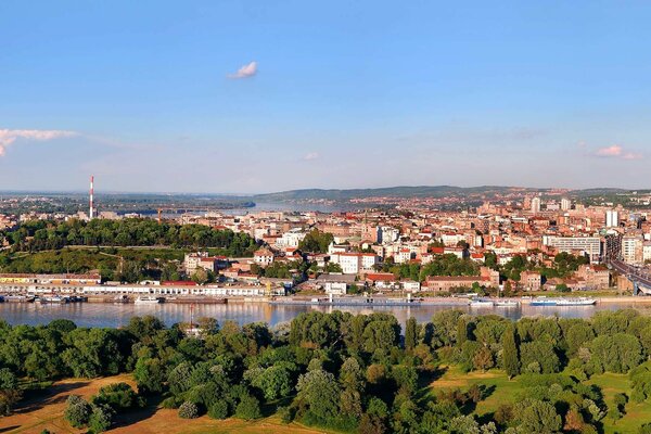 Panoramablick auf das Sommerserben