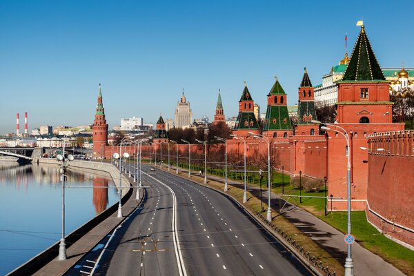 Nabrzeże przy murze Kremla w Moskwie