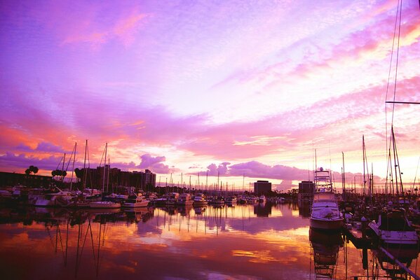 Porto marittimo con tramonto di oranda