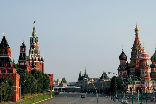 El Kremlin y la Catedral de San Basilio en Moscú