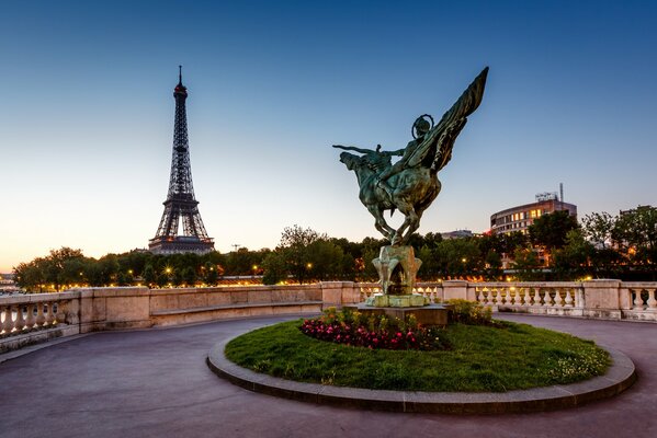 Der abendliche Frankreich-Ephelew-Turm