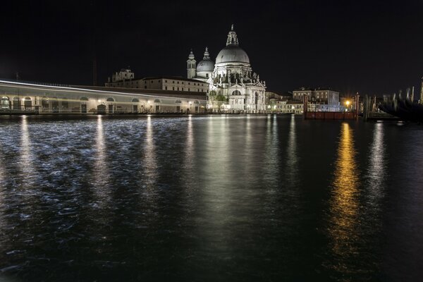 Wenecja Włochy miasto nocą