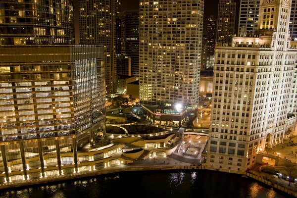 Vista de los edificios altos de Chicago. Rascacielos en Estados Unidos