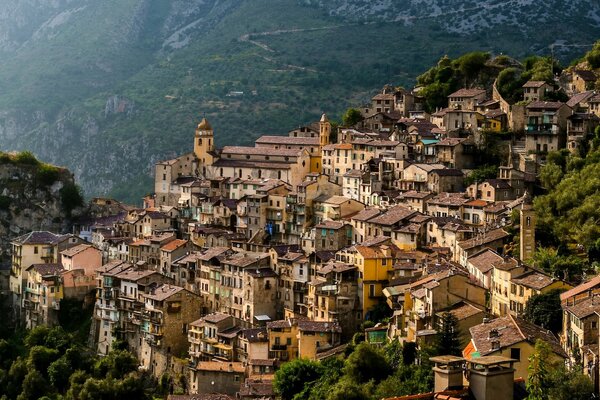 Un villaggio di montagna in Francia da una vista a Volo d uccello