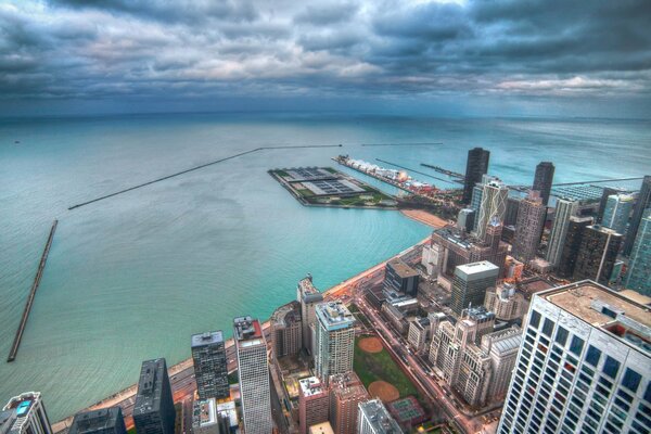 Grattacieli vicino all acqua di Chicago