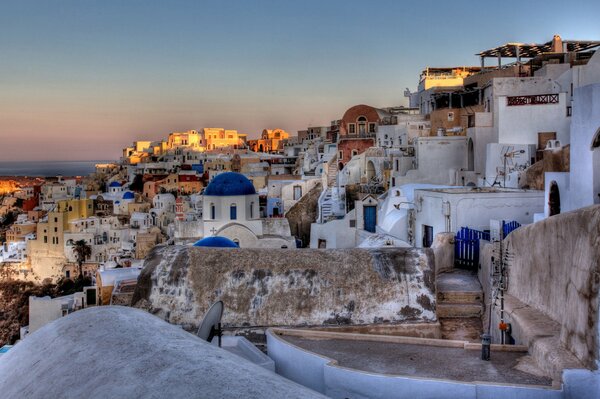 Blick auf die alte griechische Stadt bei Sonnenaufgang