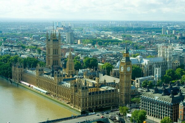 Big Ben in London in England von oben