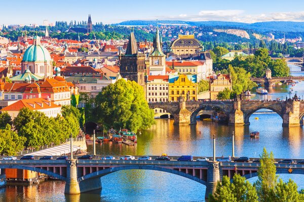 Puentes en la República Checa sobre el río en Praga