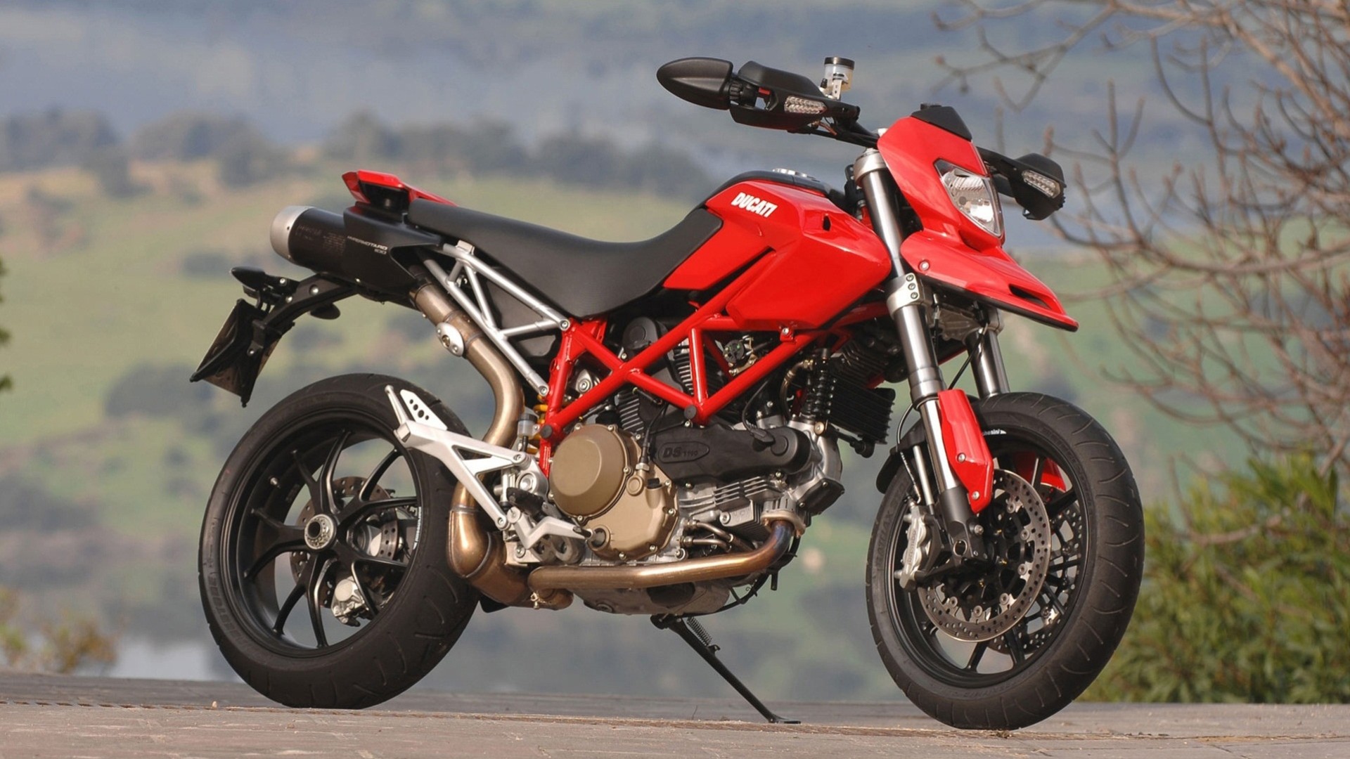 motocykl dirt bike hypermotard ducati