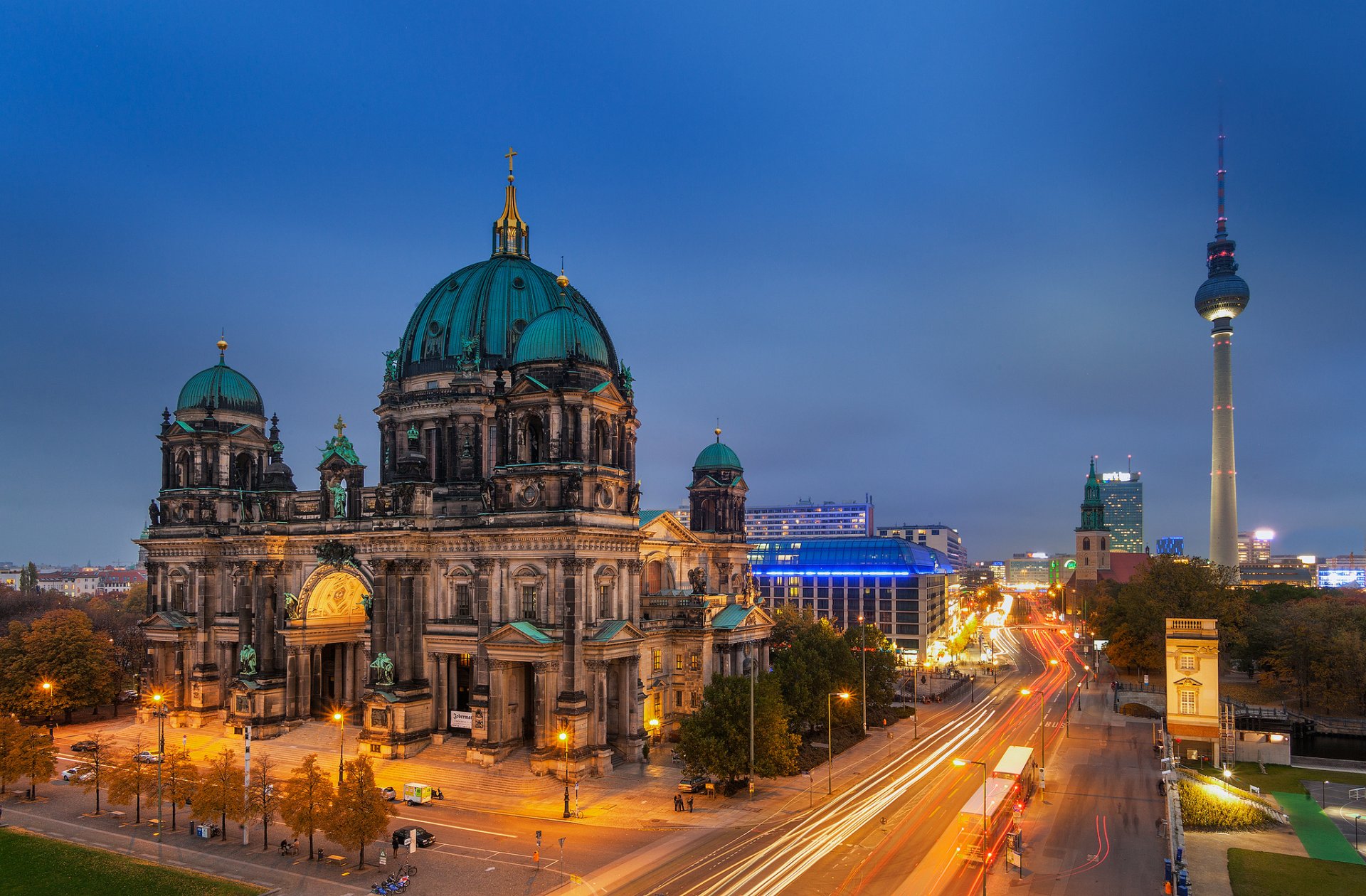 berlin niemcy berliner house katedra w berlinie wieczór droga ekspozycja światło